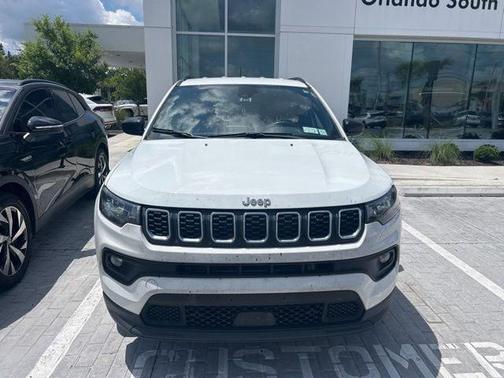 Bright White Clearcoat 2024 Jeep Compass Latitude