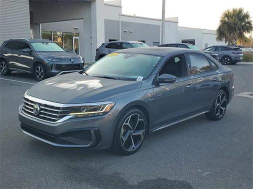 2022 Volkswagen Passat 2.0T R-Line