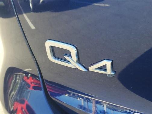 2022 Audi e-tron Premium Plus