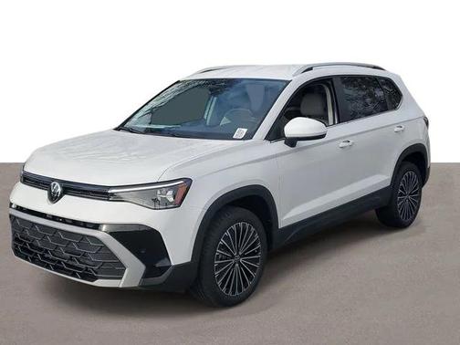 Pure White 2026 Volkswagen Taos SE