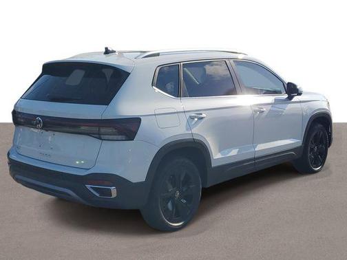 Pure White 2026 Volkswagen Taos SE