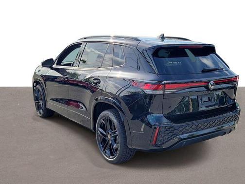 deep black pearl 2026 Volkswagen Tiguan 2.0T SE R-Line Black 4MOTION
