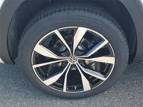 2025 Volkswagen Atlas Cross Sport 2.0T SEL Premium