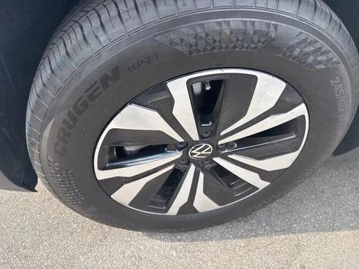 2024 Volkswagen Atlas Cross Sport 2.0T SE