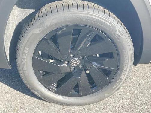 White 2026 Volkswagen Atlas 2.0T SE w/Technology