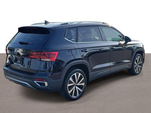 Black 2022 Volkswagen Taos 1.5T SE