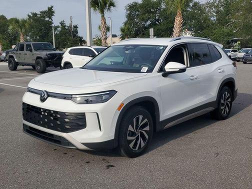 Pure White 2025 Volkswagen Tiguan 2.0T S