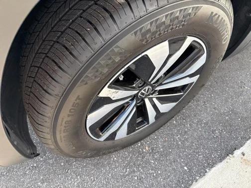 2025 Volkswagen Atlas 2.0T SE