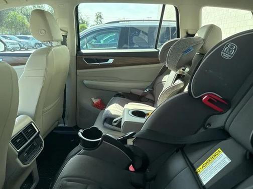 2025 Volkswagen Atlas 2.0T SE