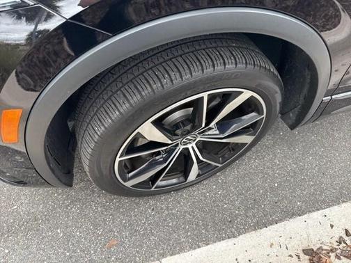 2022 Volkswagen Tiguan 2.0T SEL R-Line 4MOTION