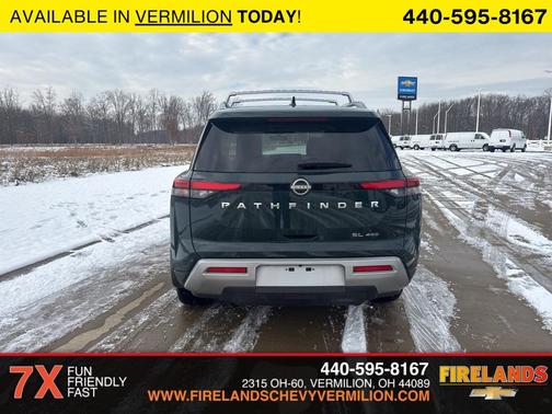 2024 Nissan Pathfinder SL