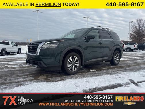 2024 Nissan Pathfinder SL
