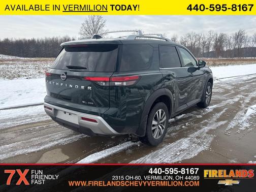 2024 Nissan Pathfinder SL