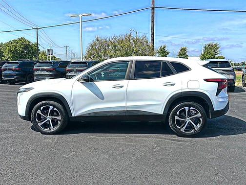 Summit White 2024 Chevrolet Trax 1RS