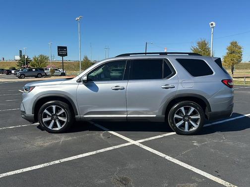 2023 Honda Pilot Touring