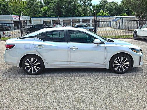 Aspen White 2024 Nissan Sentra SV