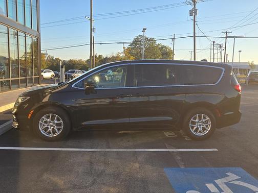 2023 Chrysler Pacifica Touring-L