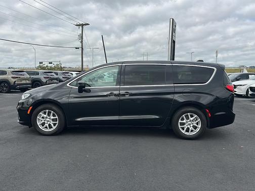 2023 Chrysler Pacifica Touring-L