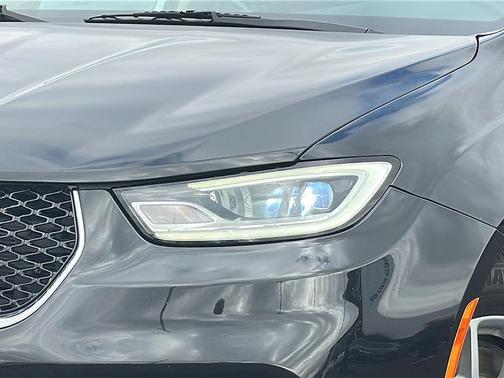 2023 Chrysler Pacifica Touring-L