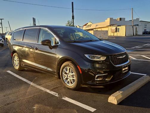 2023 Chrysler Pacifica Touring-L
