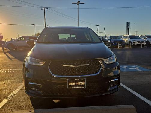 2023 Chrysler Pacifica Touring-L