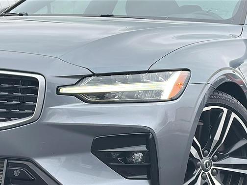 2019 Volvo S60 T6 R-Design