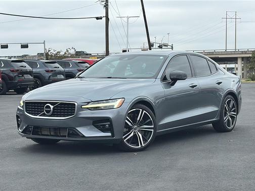2019 Volvo S60 T6 R-Design