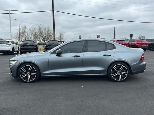 2019 Volvo S60 T6 R-Design