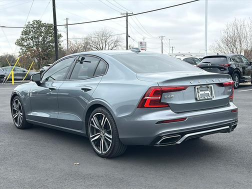2019 Volvo S60 T6 R-Design