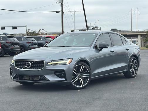 2019 Volvo S60 T6 R-Design