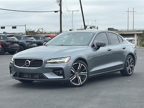 2019 Volvo S60 T6 R-Design