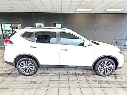 Pearl White 2016 Nissan Rogue SL