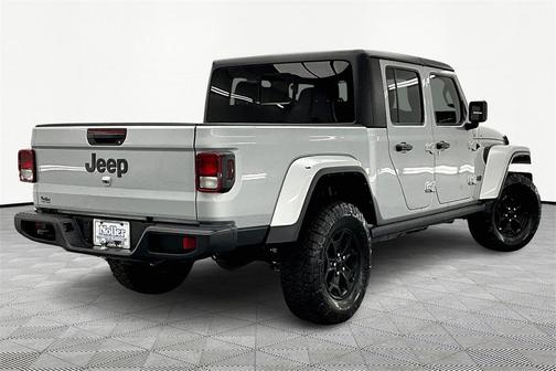 2022 Jeep Gladiator Sport