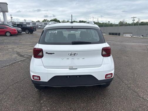 Lunar White 2024 Hyundai VENUE Limited