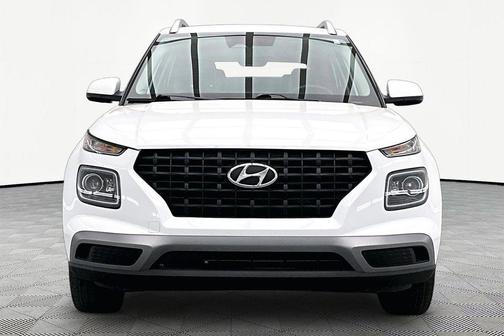 Lunar White 2024 Hyundai VENUE Limited