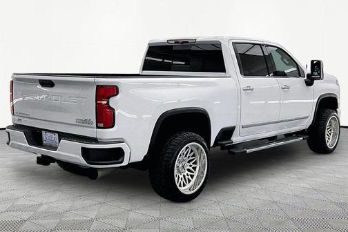 Summit White 2024 Chevrolet Silverado 2500 High Country