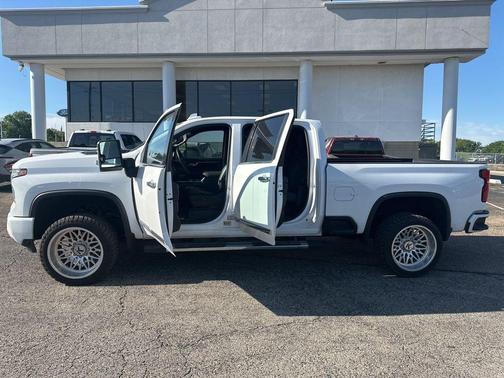Summit White 2024 Chevrolet Silverado 2500 High Country