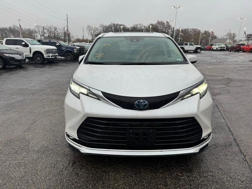 2023 Toyota Sienna XLE