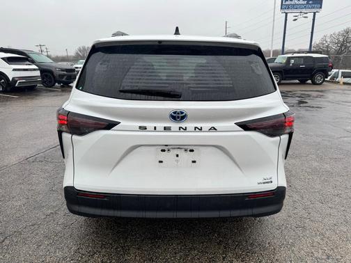2023 Toyota Sienna XLE