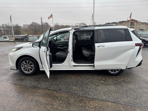 2023 Toyota Sienna XLE