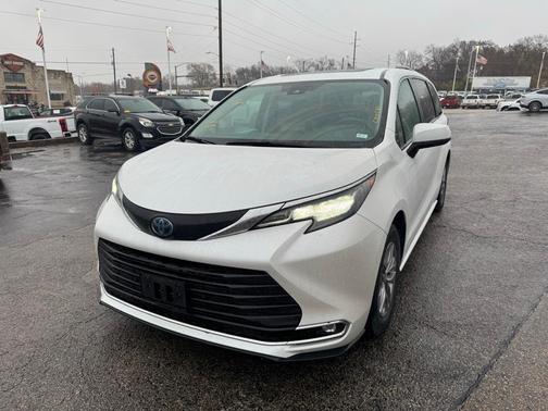 2023 Toyota Sienna XLE
