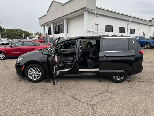 2024 Chrysler Pacifica Touring-L