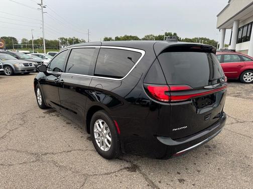 2024 Chrysler Pacifica Touring-L