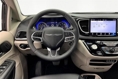 2024 Chrysler Pacifica Touring-L
