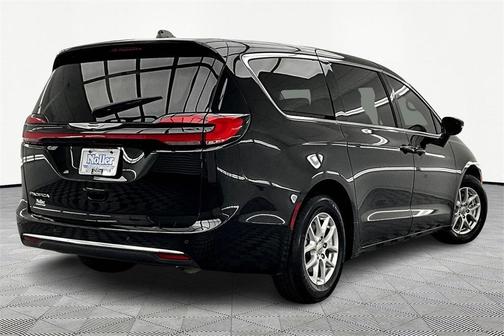 2024 Chrysler Pacifica Touring-L
