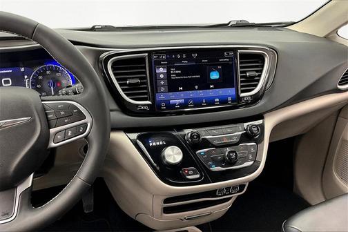 2024 Chrysler Pacifica Touring-L