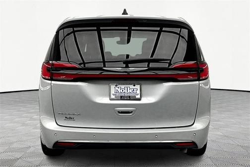 2024 Chrysler Pacifica Touring-L