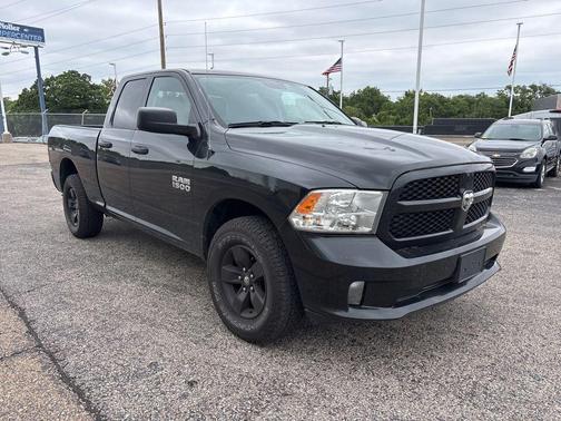 Brilliant Black Crystal Pearlcoat 2017 RAM 1500 Express