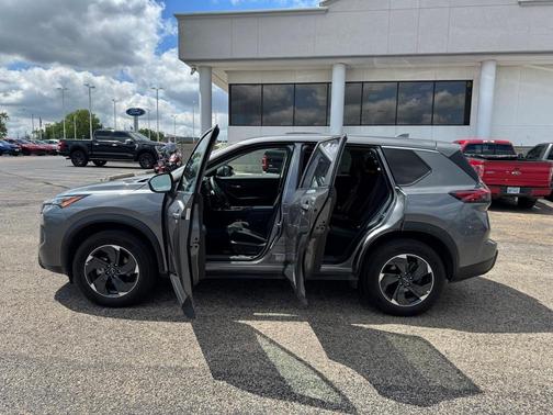 2024 Nissan Rogue SV