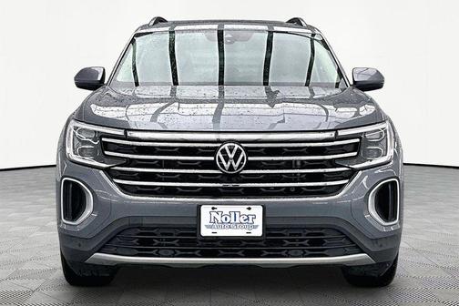 Platinum Gray Metallic 2025 Volkswagen Atlas 2.0T SE w/Technology